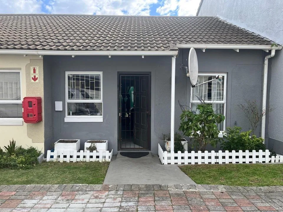 1.5 Bedroom House for sale in Thornton