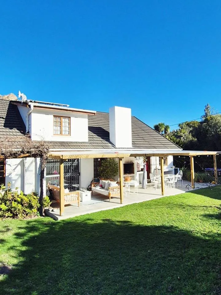 5 Bedroom House for sale in Montagu
