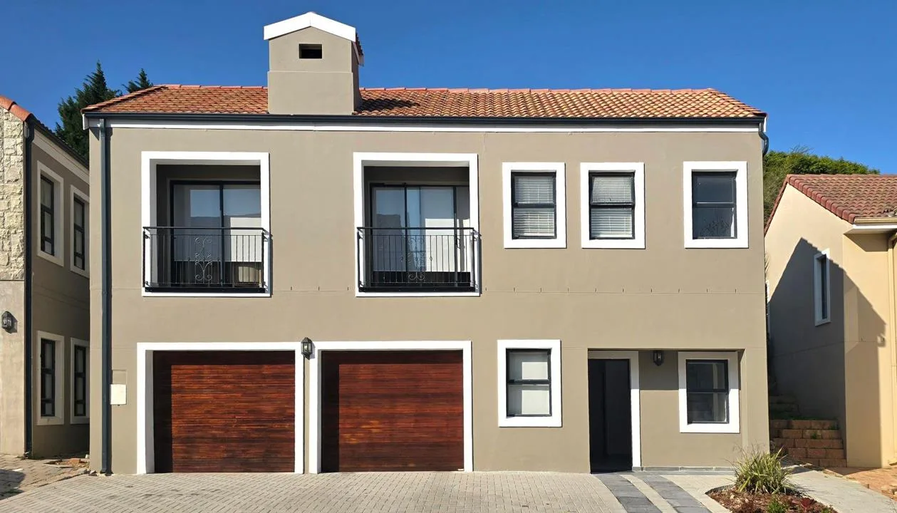 4 Bedroom House for sale in Rosendal