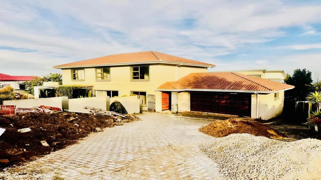3 Bedroom House for sale in Lovemore Heights