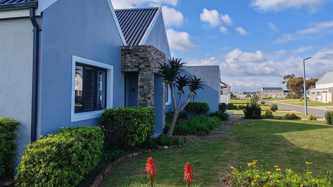 3 Bedroom House for sale in Witsand