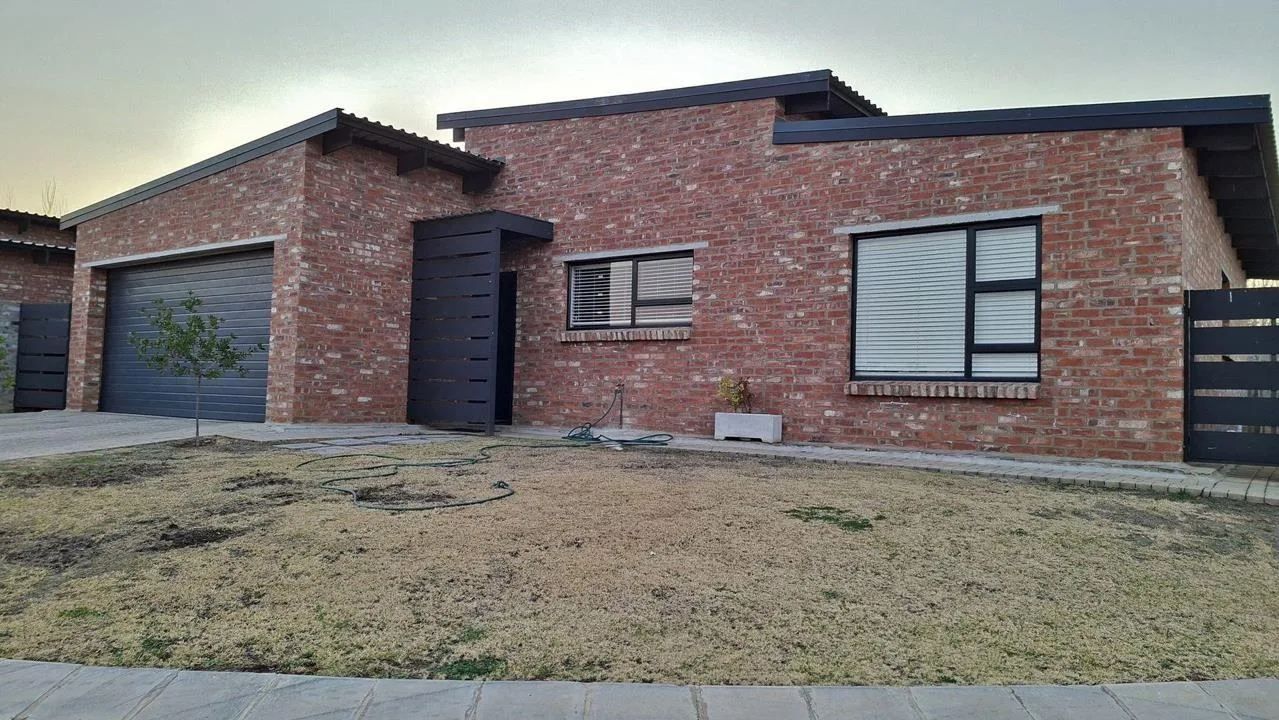 3 Bedroom House for sale in Van Der Hoff Park