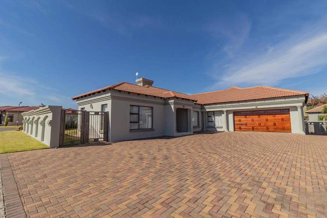 4 Bedroom House for sale in Shellyvale