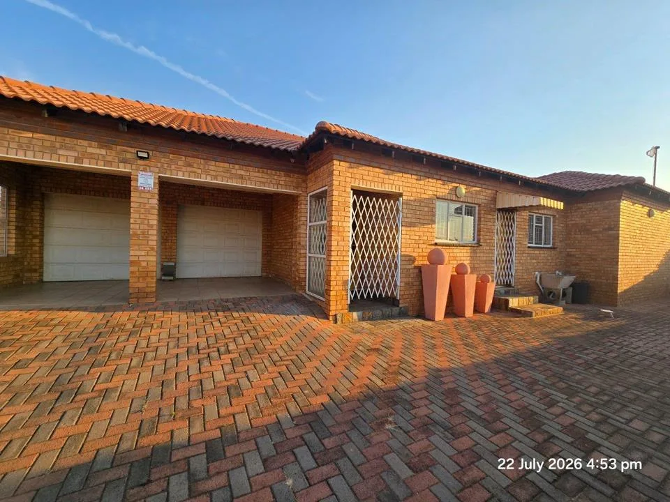 3 Bedroom Townhouse for sale in Meiringspark Ext 5