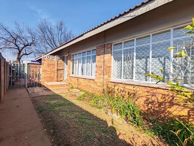 2 Bedroom Townhouse for sale in Potchefstroom Central