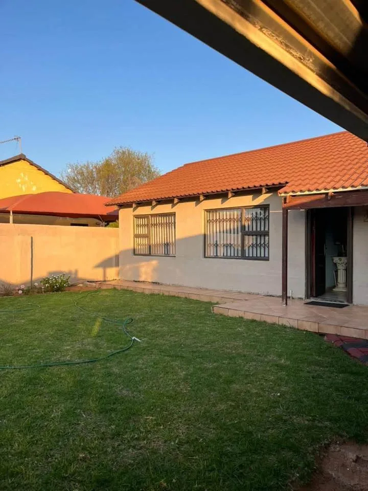 3 Bedroom House for sale in Mmabatho Unit 8
