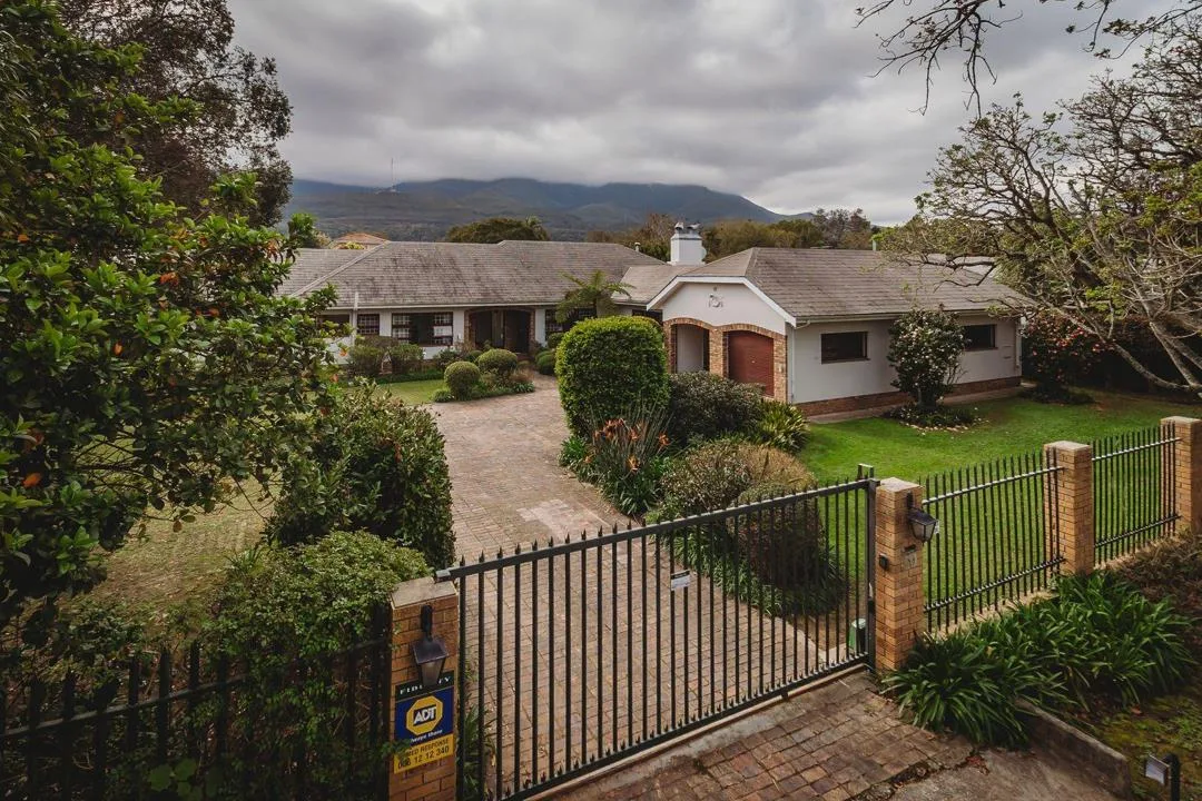 4 Bedroom House for sale in Heatherlands