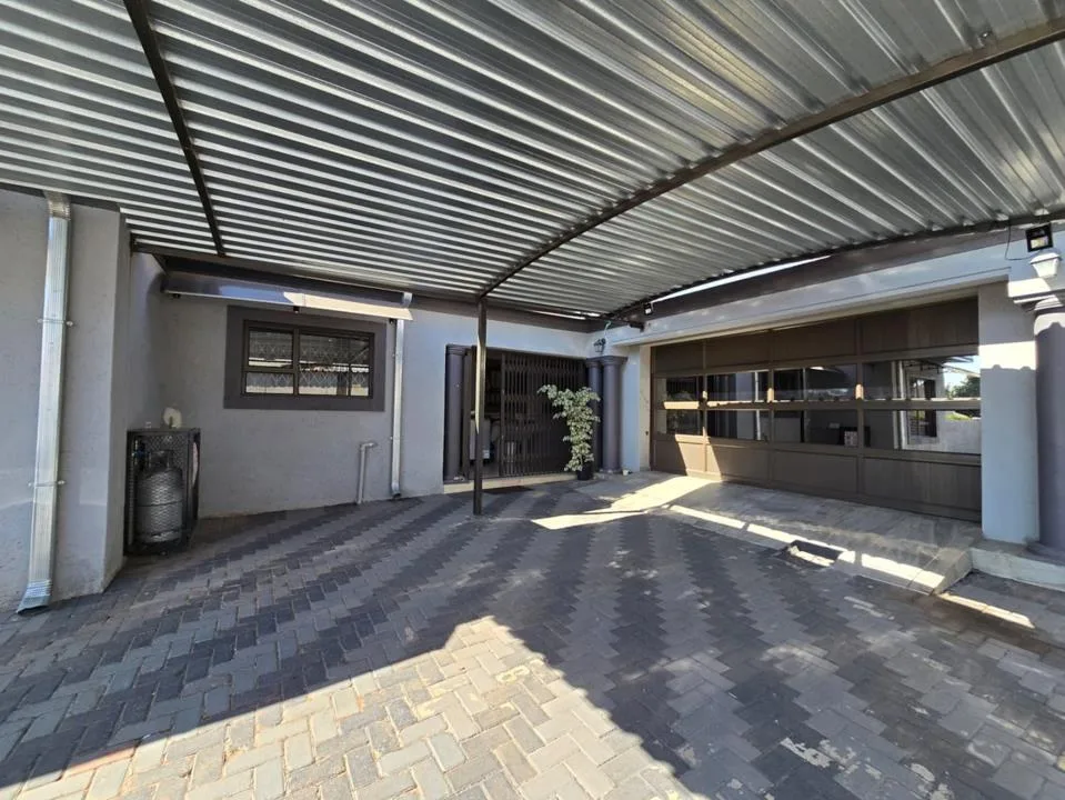 4 Bedroom House for sale in Bendor