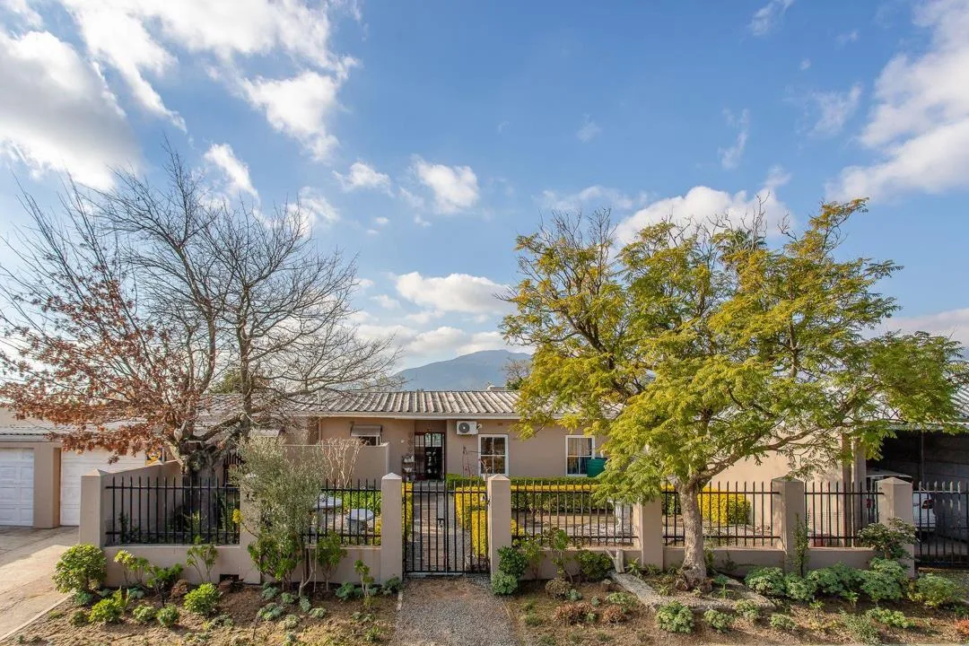 4 Bedroom House for sale in Ranzadale