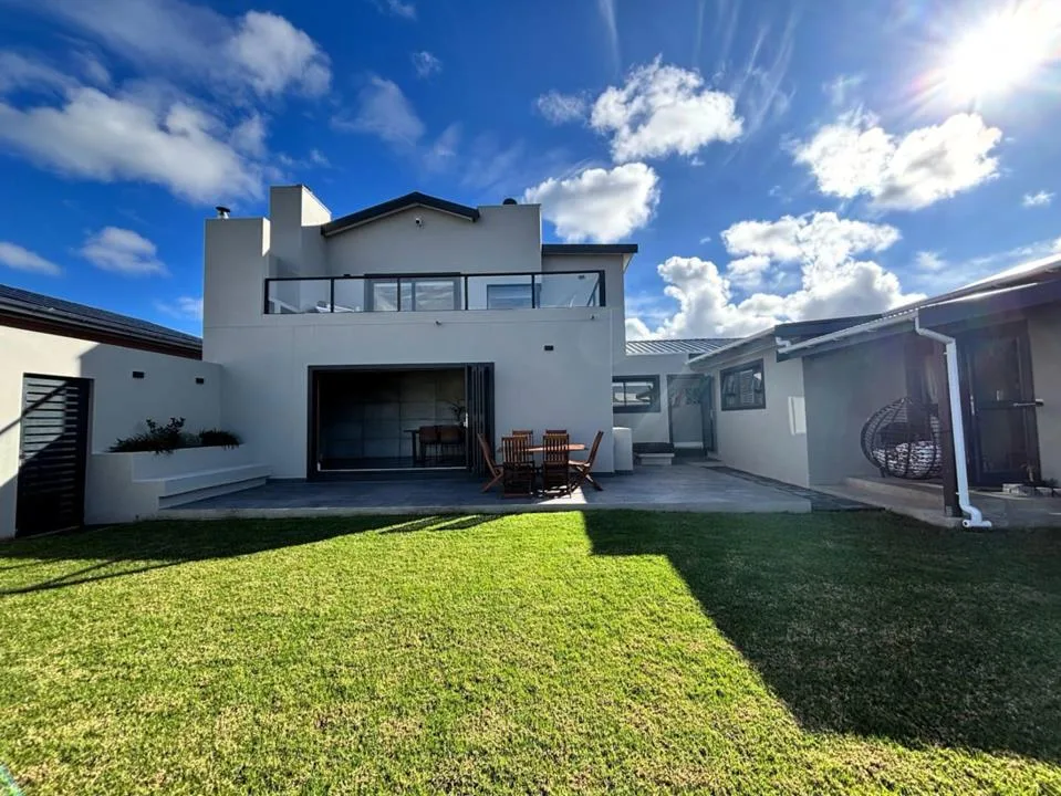 4 Bedroom House for sale in Franskraal
