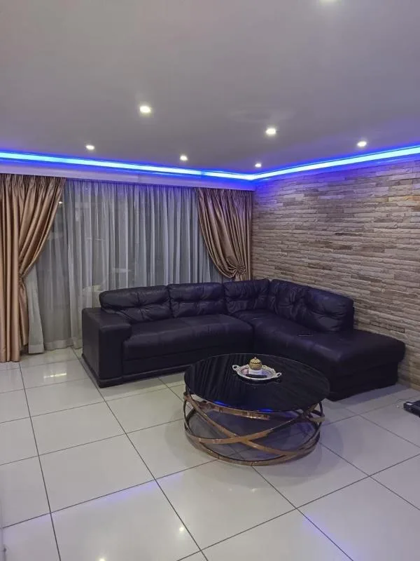 3 Bedroom House for sale in Longcroft