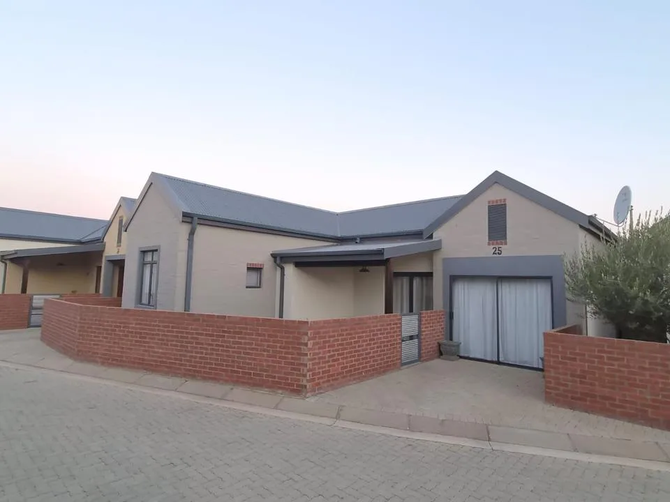 1 Bedroom Townhouse for sale in De Land Estate