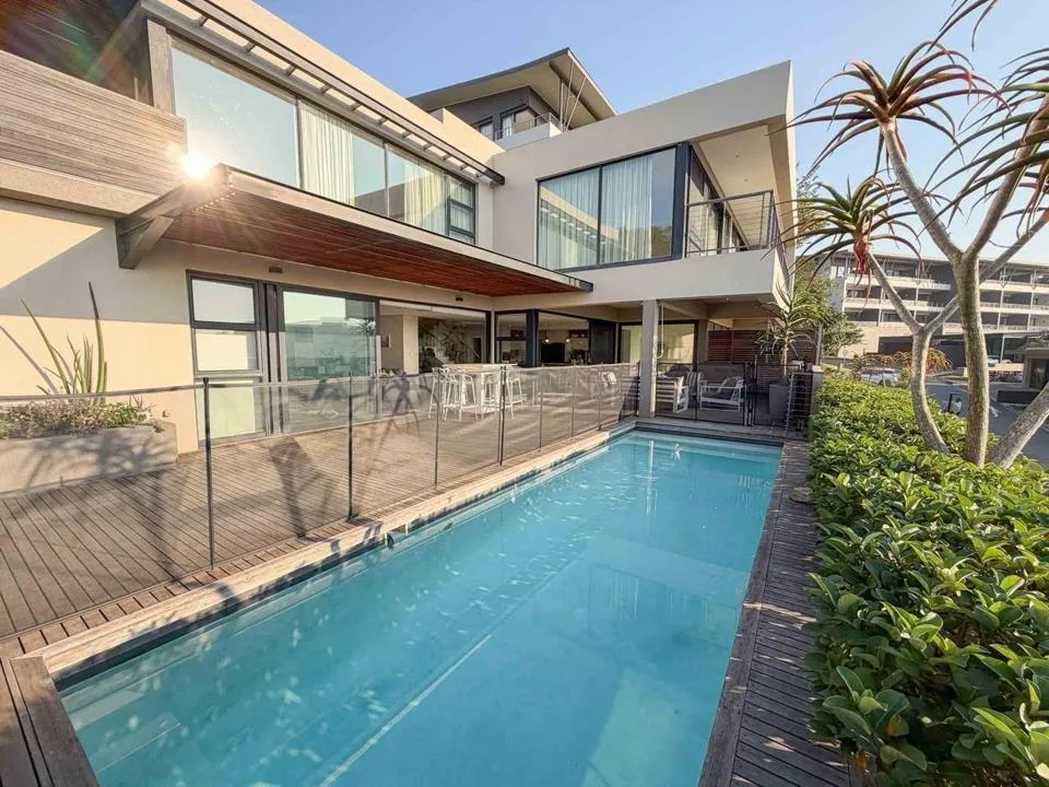 4 Bedroom House for sale in La Lucia