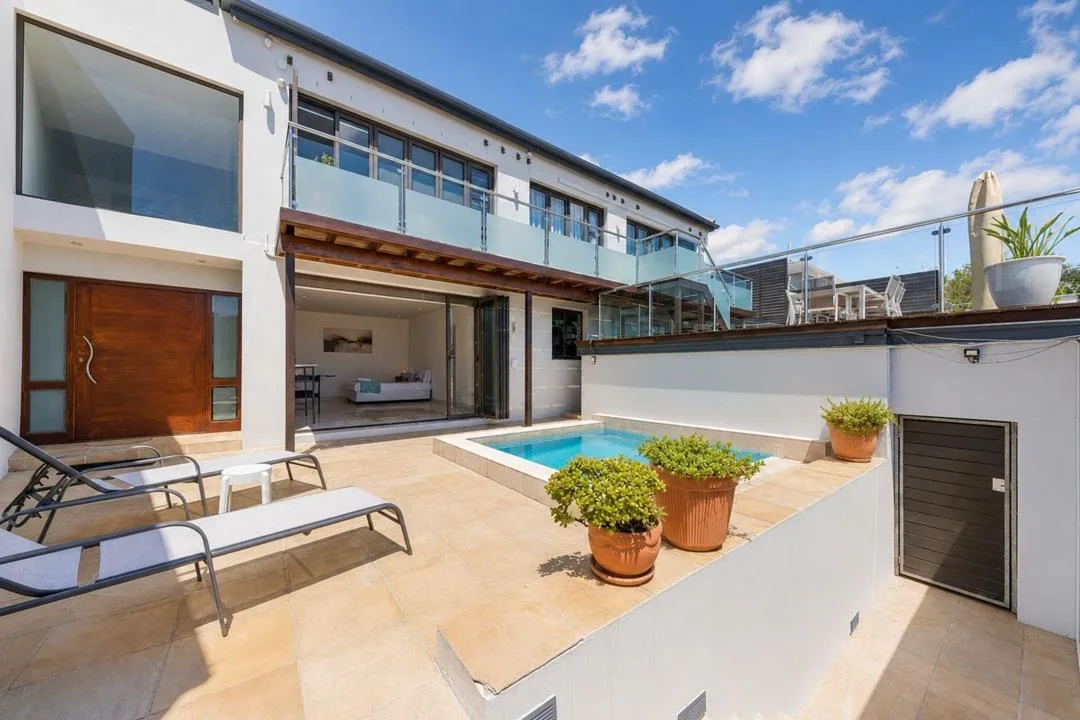4 Bedroom House for sale in Green Point