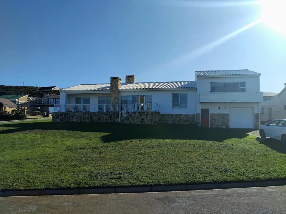 4 Bedroom House for sale in Jongensfontein