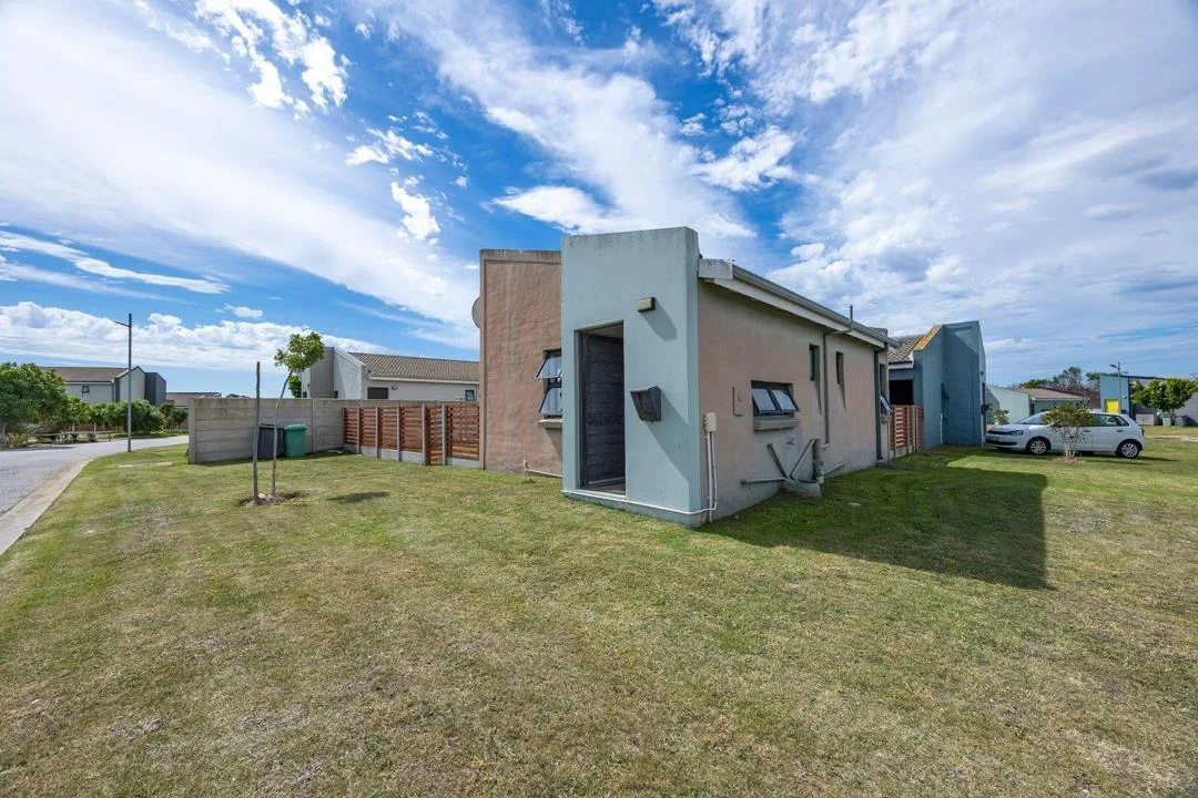 2 Bedroom Townhouse for sale in Parsonsvlei