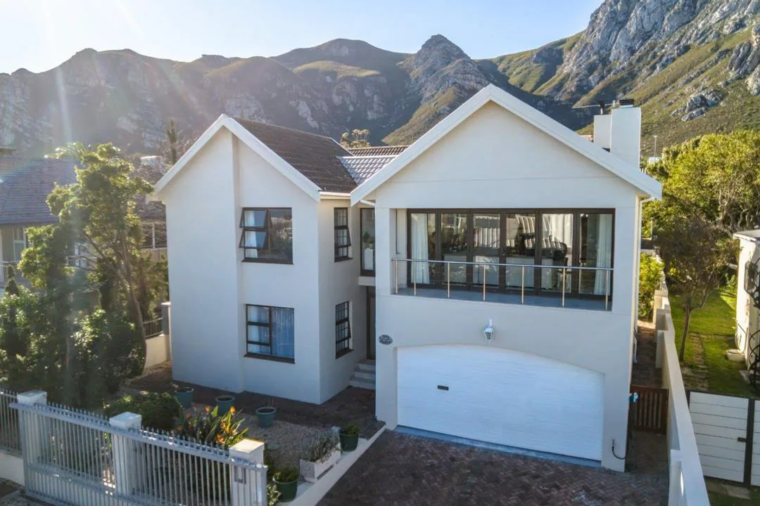 3 Bedroom House for sale in Voelklip