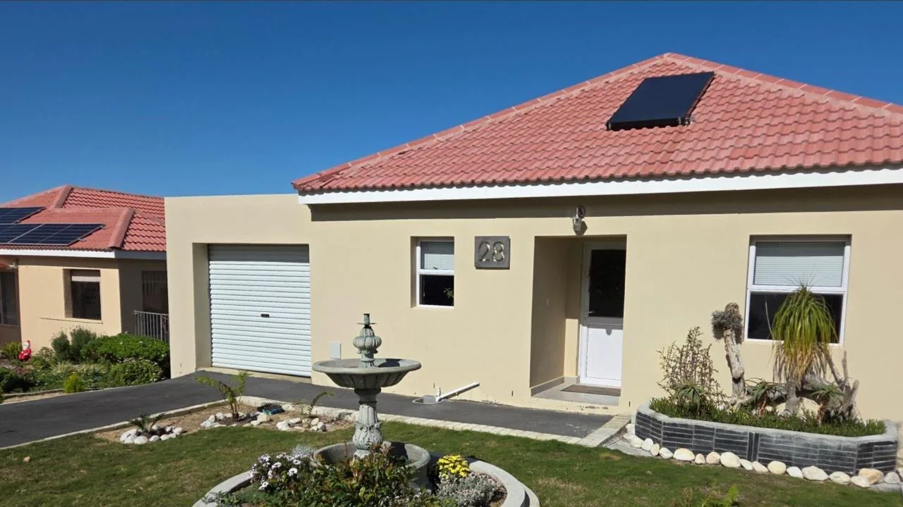 2 Bedroom House for sale in Kleinmond Central