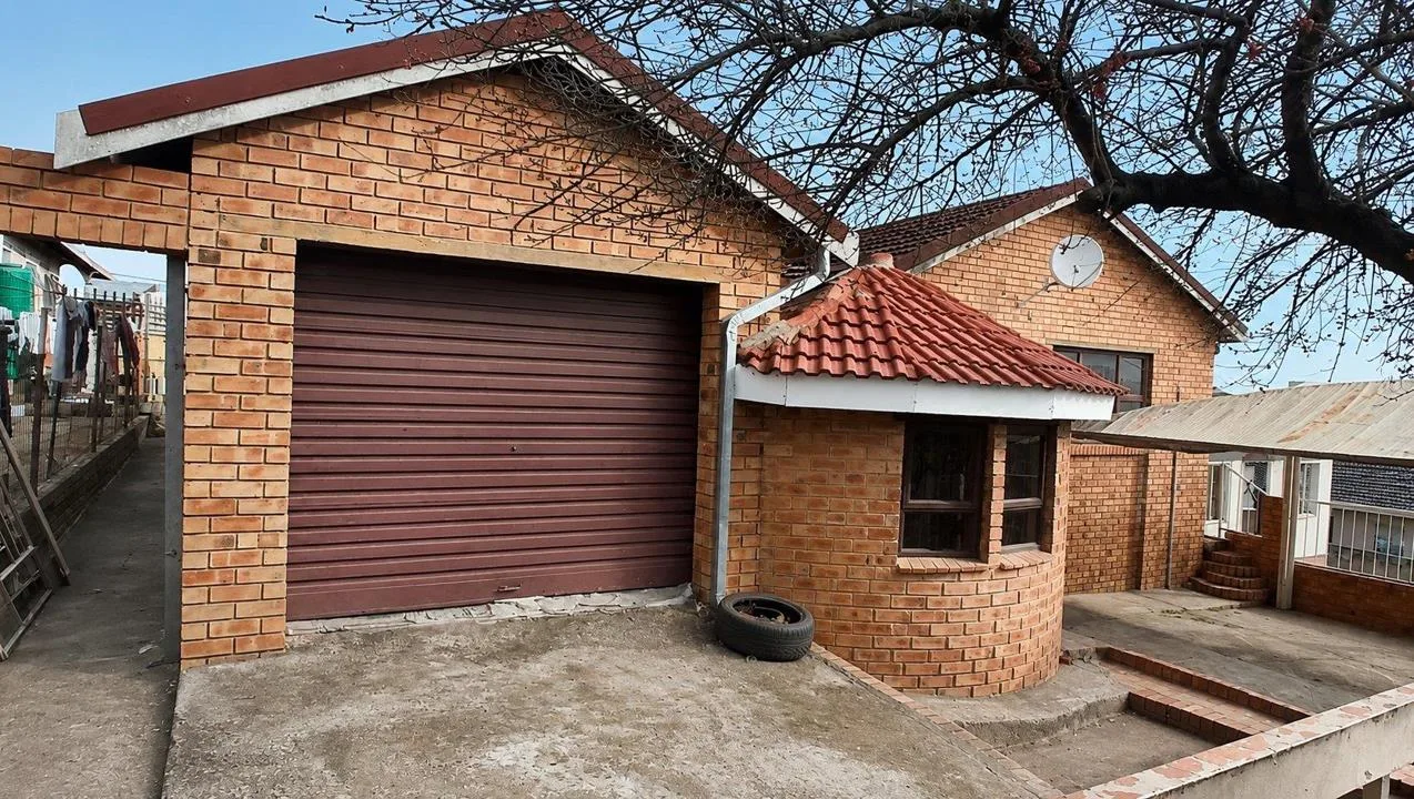 4 Bedroom House for sale in Steadville