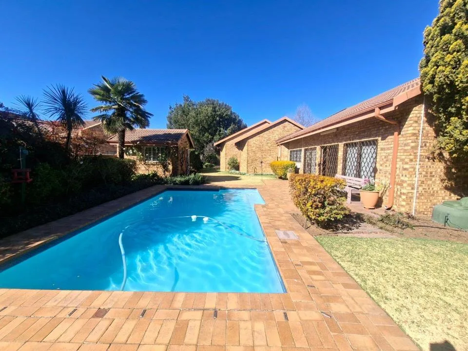 5 Bedroom House for sale in Vaalpark