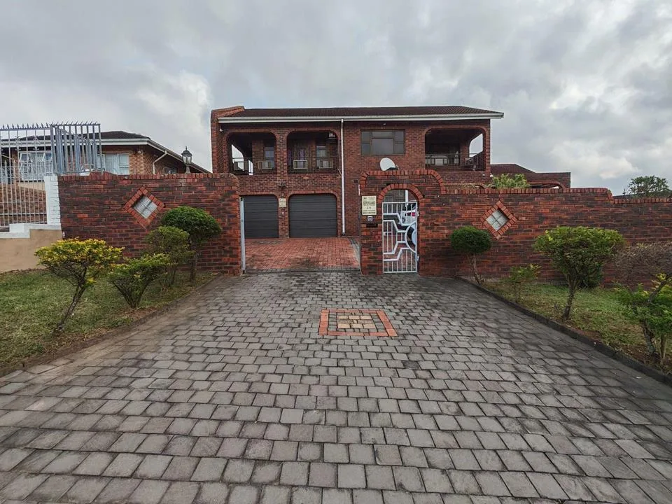 4 Bedroom House for sale in Shallcross