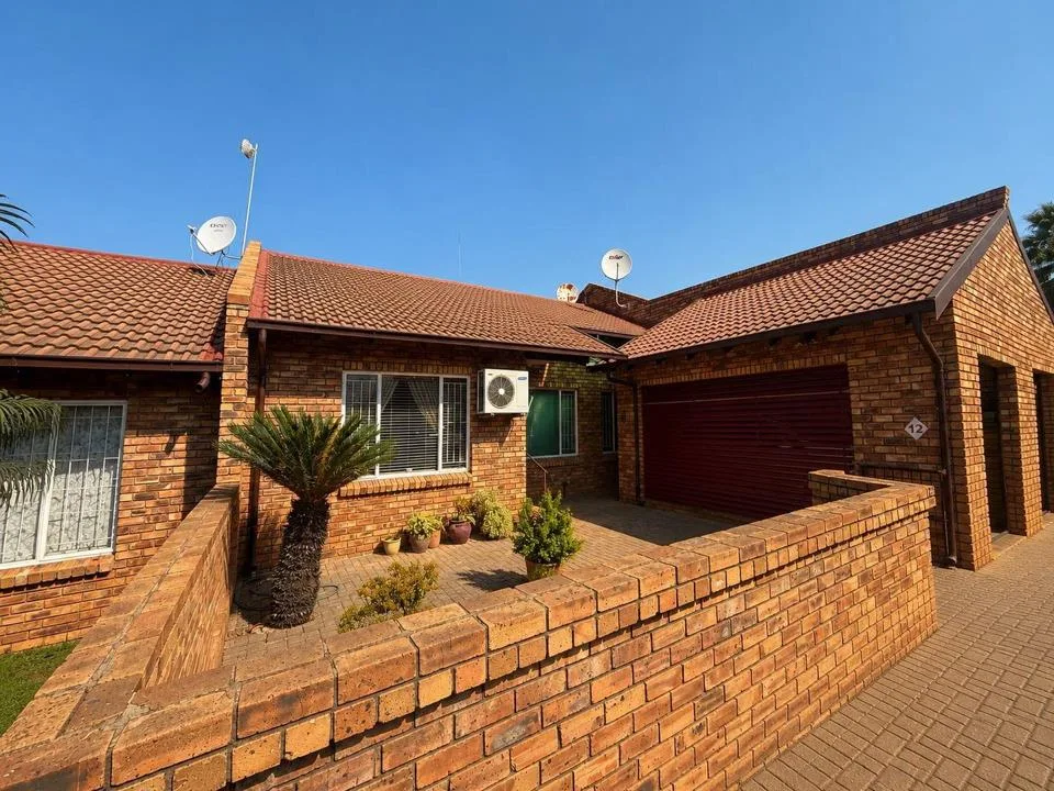 3 Bedroom Townhouse for sale in Geelhoutpark