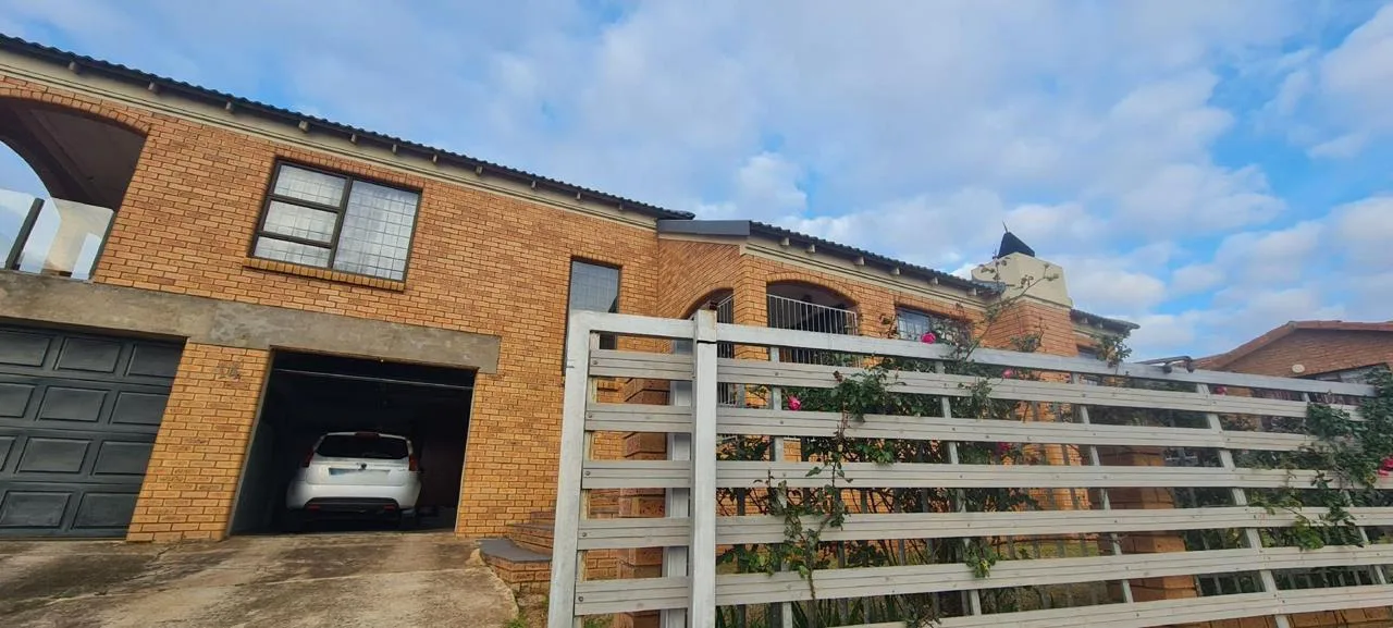 4 Bedroom House for sale in Mossel Bay Ext 26