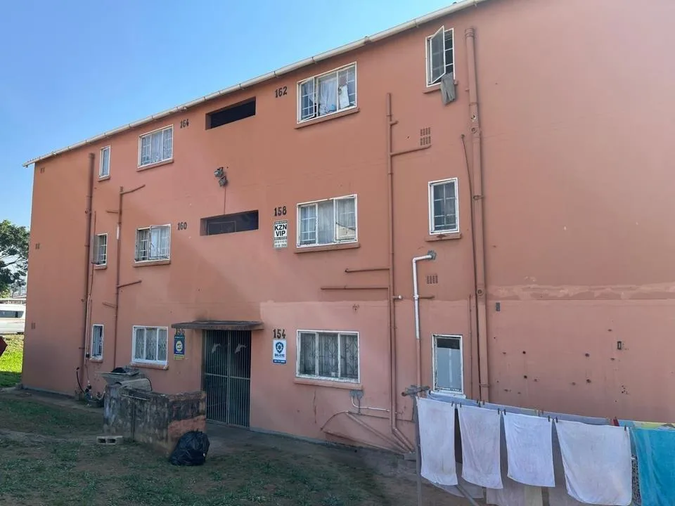 2 Bedroom Apartment / flat for sale in Whetstone