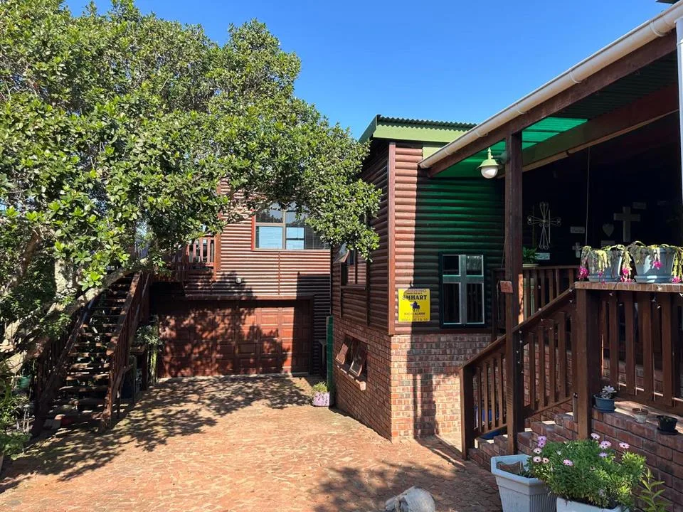 4 Bedroom House for sale in Gamtoos Mouth