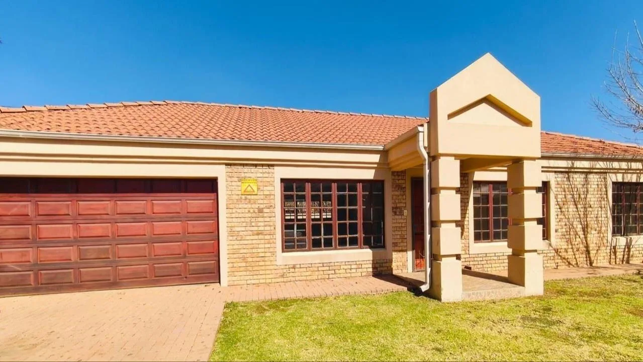 3 Bedroom Townhouse for sale in Baillie Park