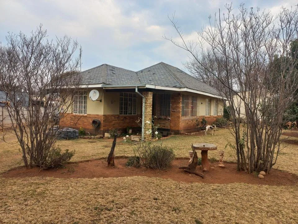 3 Bedroom House for sale in Stilfontein Ext 3