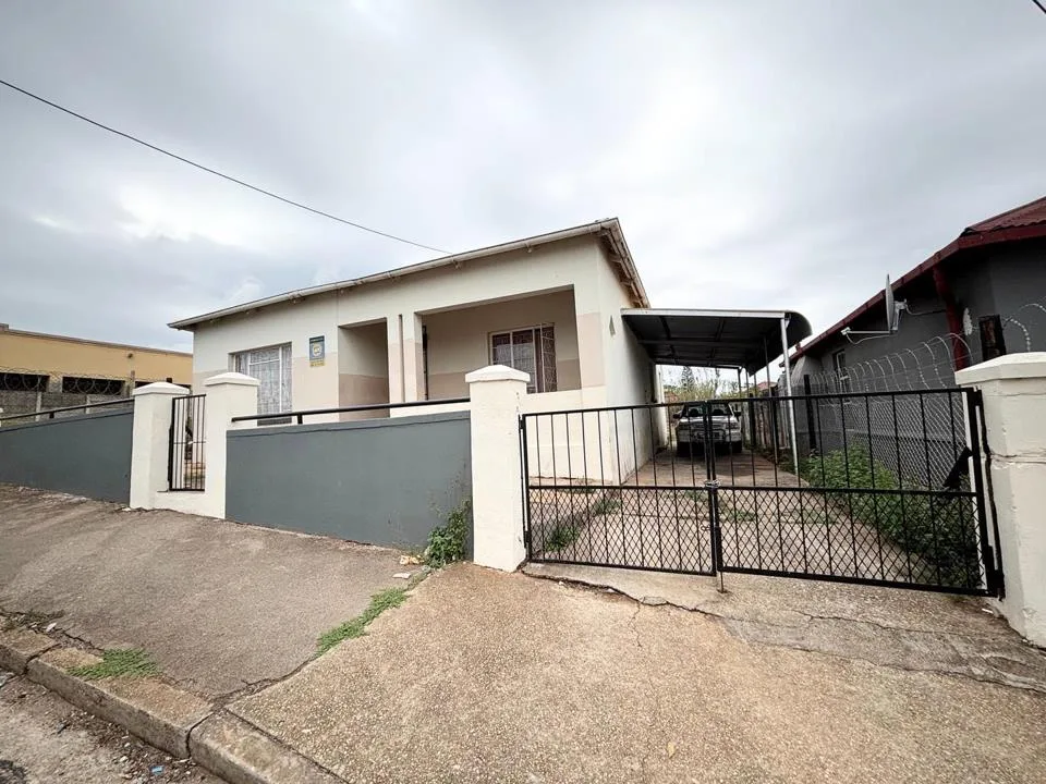 4 Bedroom House for sale in Uitenhage Central