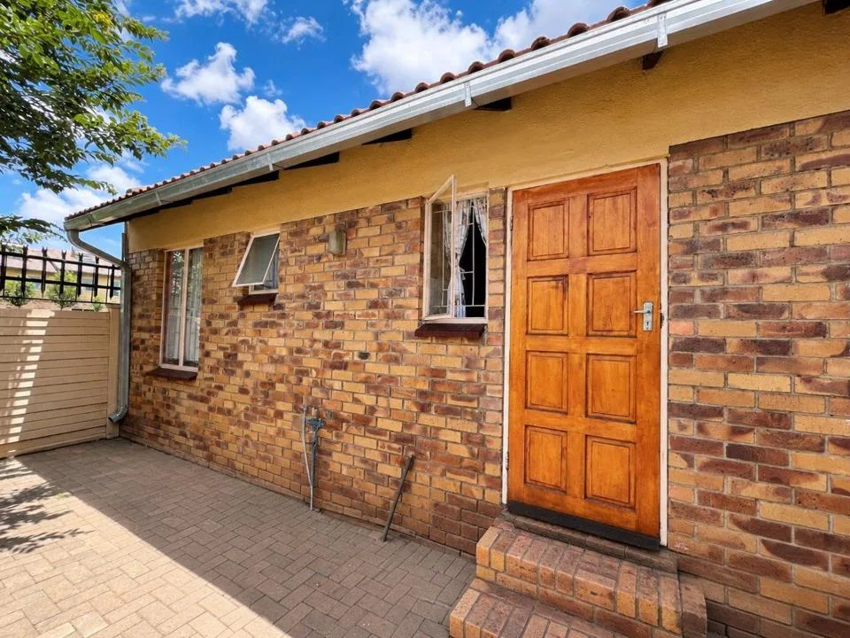 2 Bedroom Townhouse for sale in Navalsig
