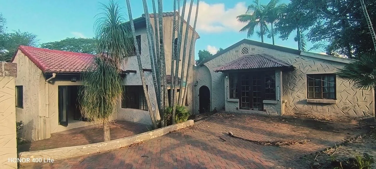 5 Bedroom House for sale in Uvongo Beach
