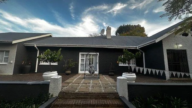 7 Bedroom House for sale in Waverley