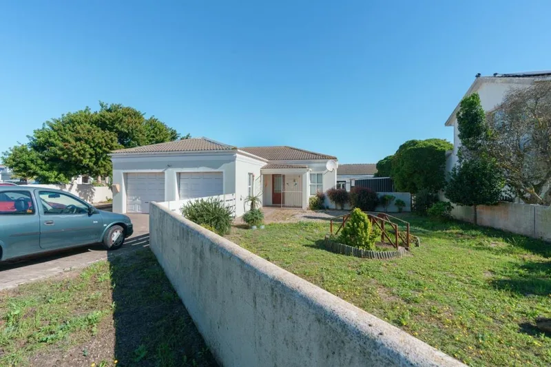 2 Bedroom House for sale in Country Club