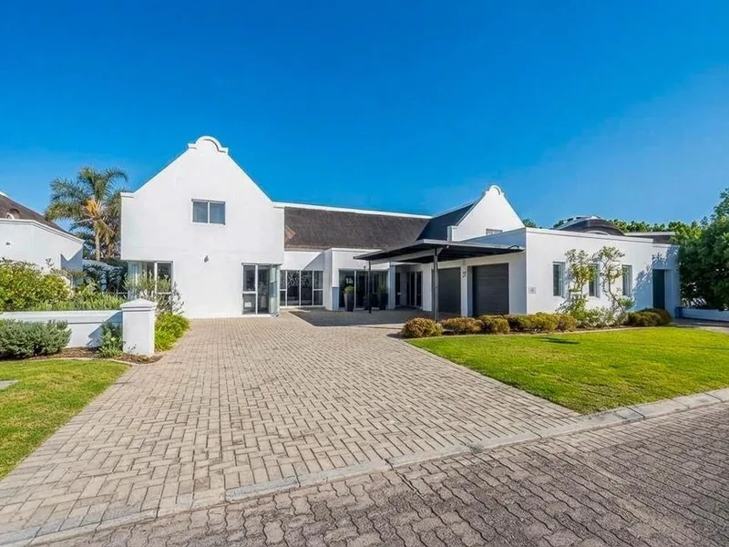 4 Bedroom House for sale in Fancourt