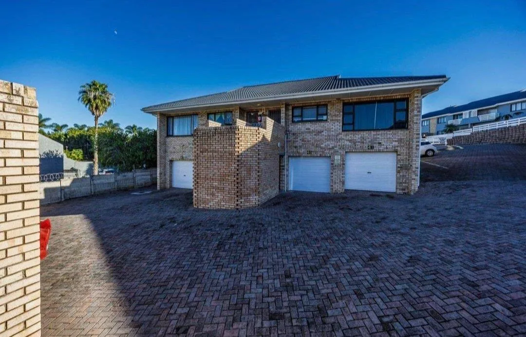 3 Bedroom Townhouse for sale in Beacon Bay