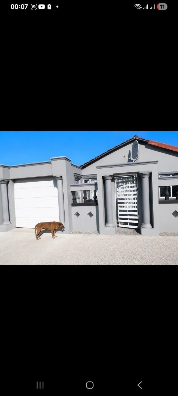 2 Bedroom House for sale in Ikwezi Park