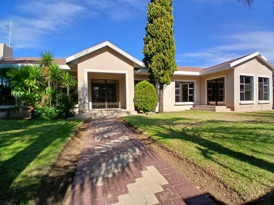 4 Bedroom House for sale in Jan Cilliers Park