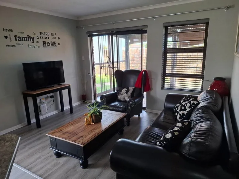 2 Bedroom Townhouse to rent in Greenshields Park