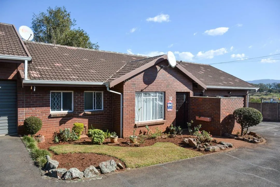 3 Bedroom Townhouse for sale in Hayfields