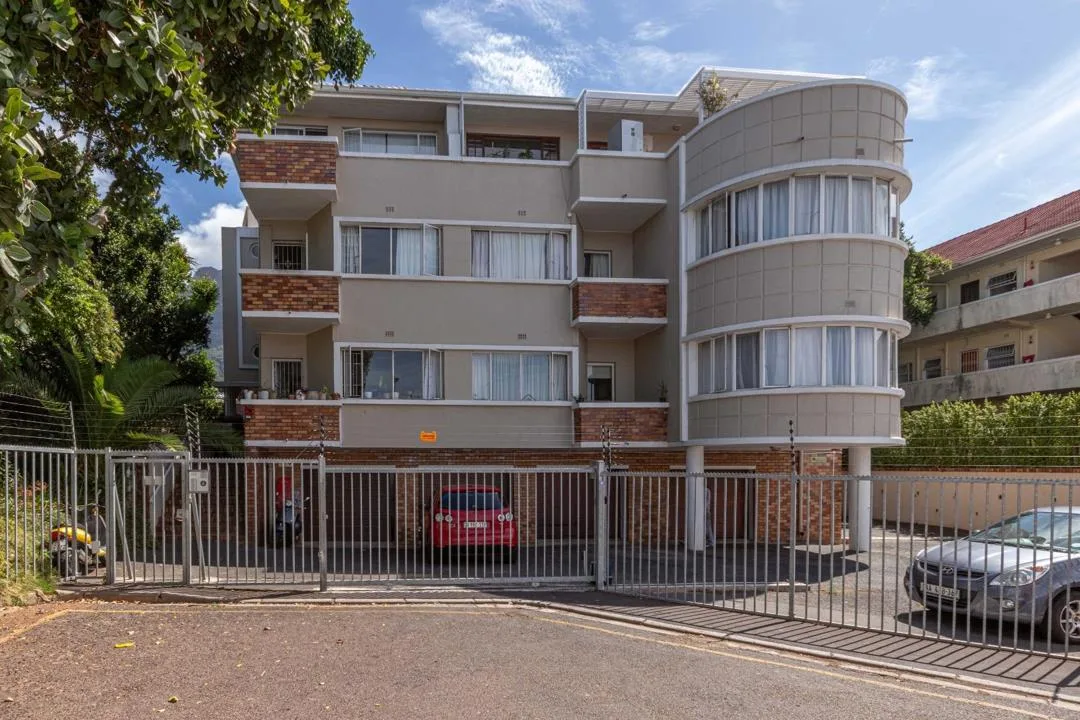 2 Bedroom Apartment / flat for sale in Rondebosch