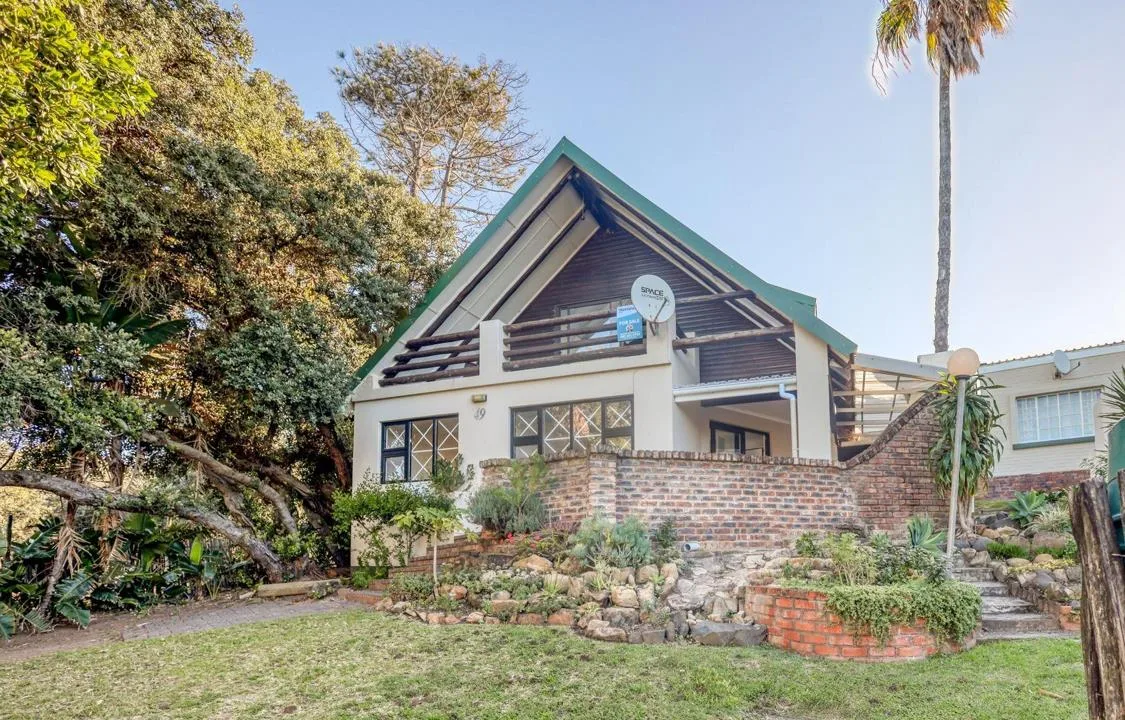 4 Bedroom House for sale in Cintsa West
