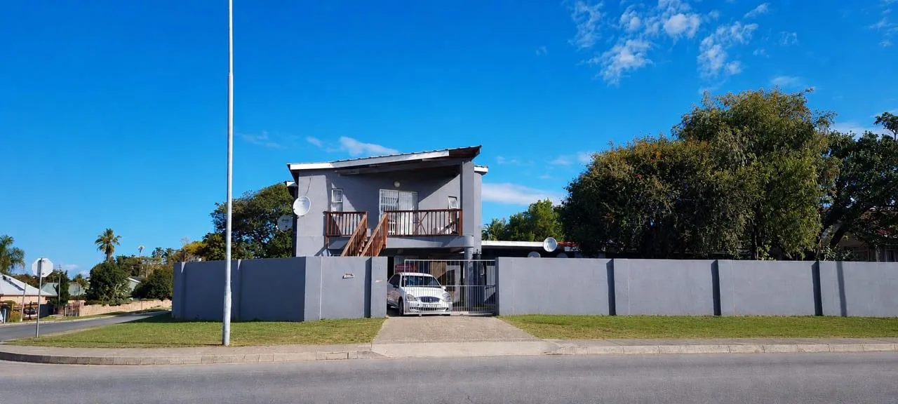 8 Bedroom House for sale in Amalinda