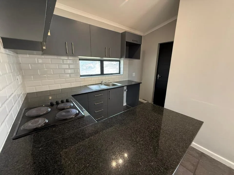 2 Bedroom Townhouse for sale in Parsonsvlei