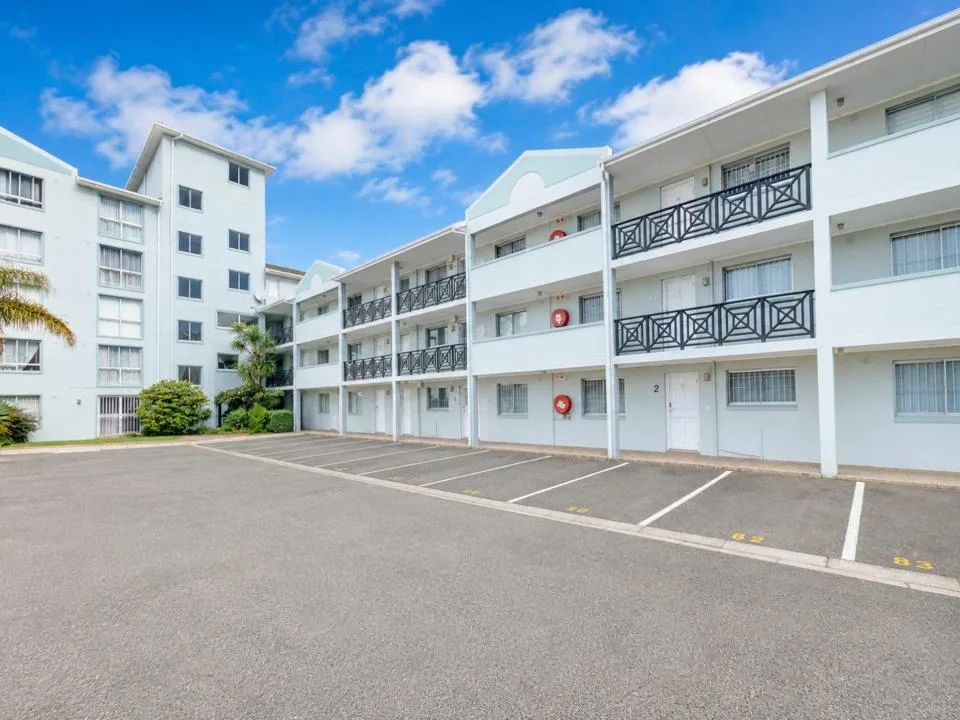 2 Bedroom Apartment / flat for sale in Strand North