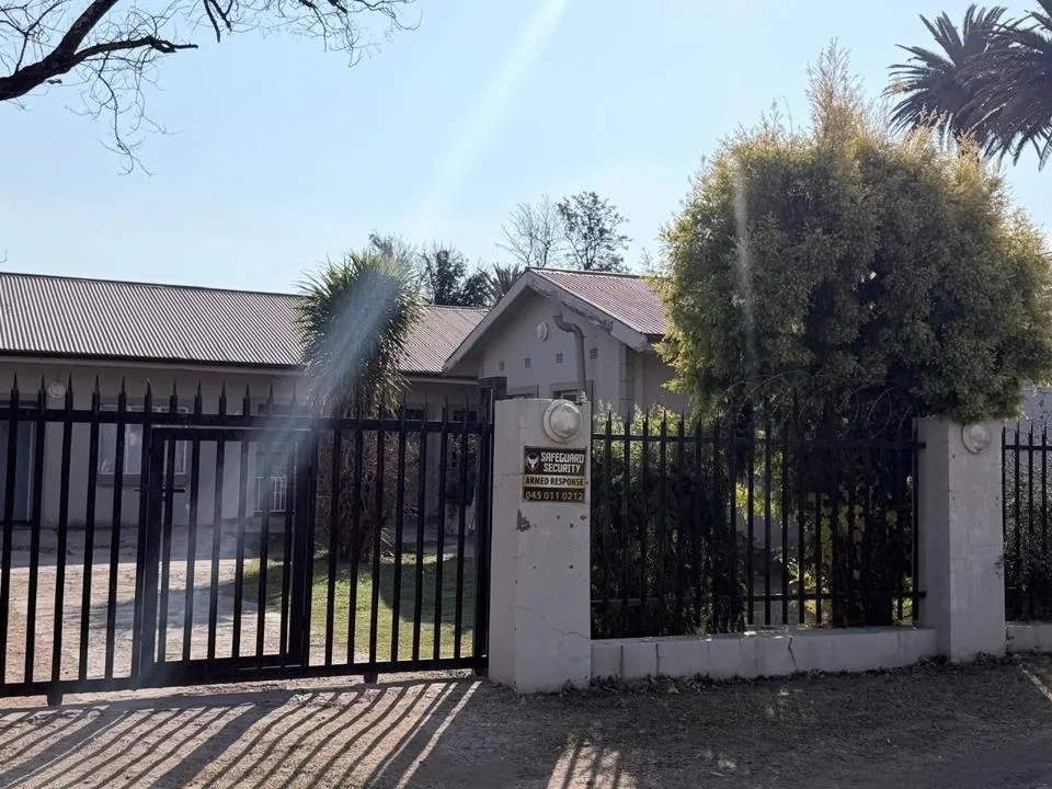 5 Bedroom House for sale in Top Town