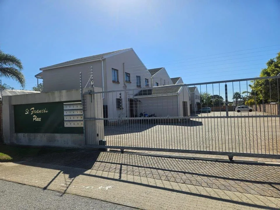 2 Bedroom Townhouse to rent in Charlo