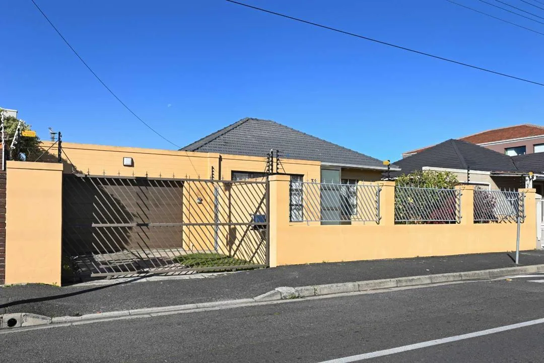 4 Bedroom House for sale in Lansdowne